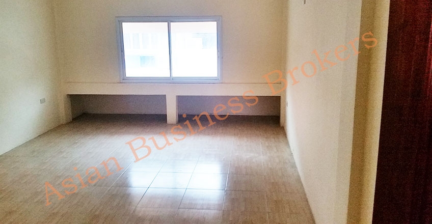 ขายอาคารพาณิชย์ / สำนักงาน - ขายอาคาร 2 คูหา ตกแต่งแล้วบางส่วนสำหรับทำเป็นเกสเฮ้าส์ ที่พัทยา