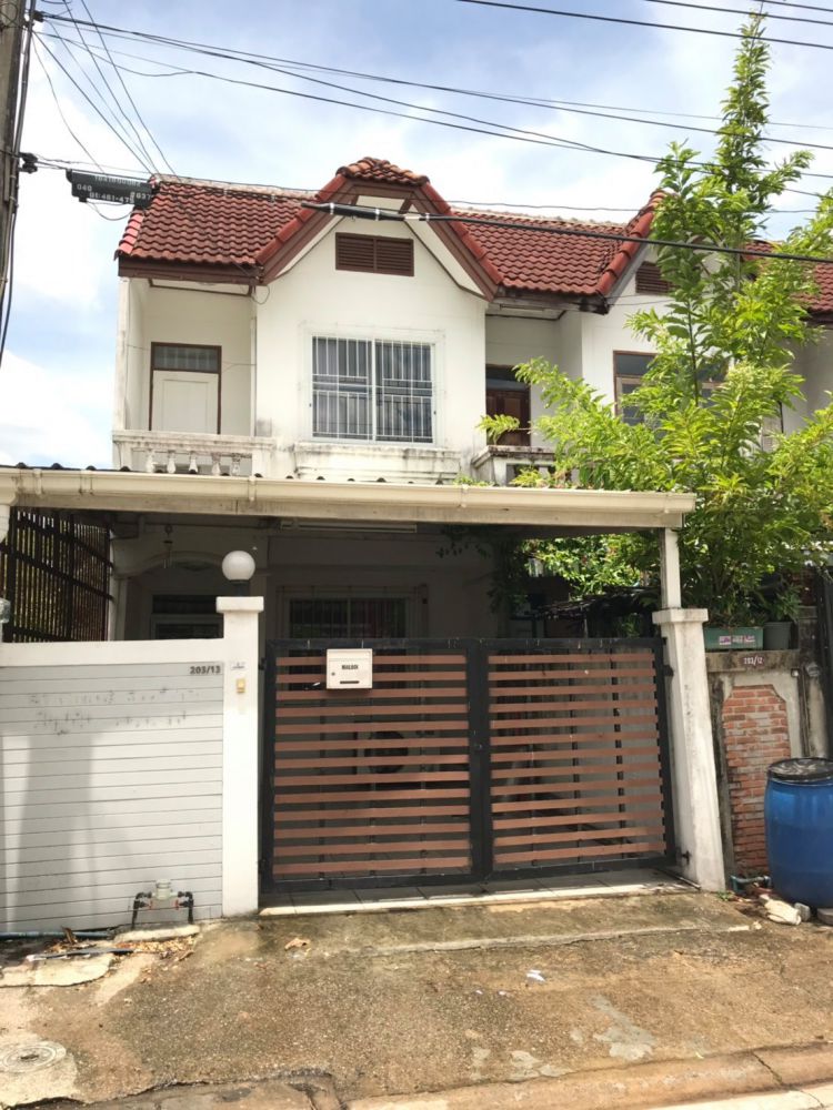 ขายทาวน์เฮาส์ - ขายทาวเฮ้าส์2ชั้นรามอินทรา39ห่างปากซอยเพียง 450เมตรใกล้จุดขึ้นลงรถไฟฟ้าใกล้ตลาดและแหล่งชุมชน