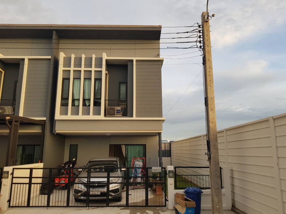 ขายทาวน์เฮาส์ - ขายบ้านทาวโฮมคลองสามวาหลังมุมหันหน้าเข้าสวน 4ห้องนอน 3ห้องน้ำ 2ที่จอดรถ