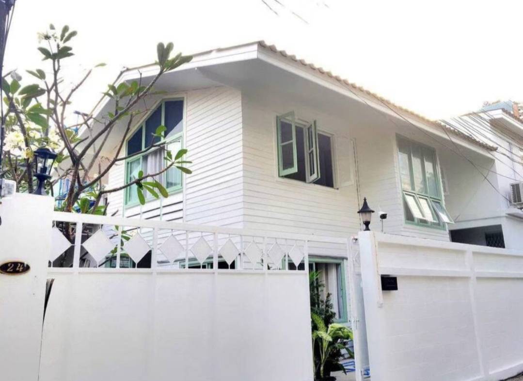 ขายบ้าน - ขายและให้เช่าบ้านเอกมัย ซอย4 ทำเลดีมาก เดินถึงรถไฟฟ้า พระโขนง