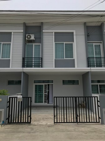 ขายทาวน์เฮาส์ - ขายทาวน์โฮมใหม่ไม่เคยเข้าอยู่ เนื่อที่ 21 ตรว สายไหม