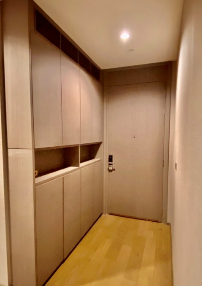 ขายคอนโด - คอนโดหรู The Diplomat Sathorn 2นอน2น้ำ 1ห้องรับเเขก 77.7ตรม ชั้น12Aพร้อมเฟอร์นิเจอร์ ติด BTS สุรศักดิ์ เเวดล้อมด้วยโรงเรียนดังหลายเเห่ง โรงพยาบาลชั้น