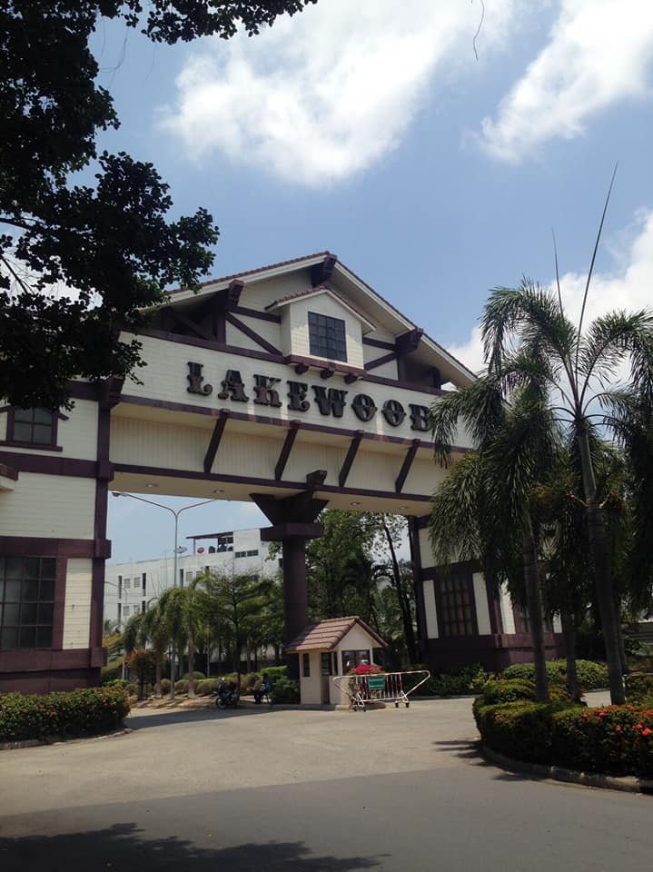 ขายที่ดิน - ขายที่ดินในหมู่บ้าน lake wood หลังสนามกอลฟ์ ที่ดินสวย 460 ตารางวา กว้าง 32 เมตรลึก 54 เมตร