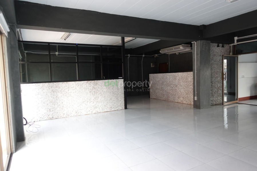 ให้เช่าทาวน์เฮาส์ - ให้เช่าโฮมออฟฟิศ 2คู่หา เนื่อที่ 90 ตรว ราคาเช่า 23,000 บาท