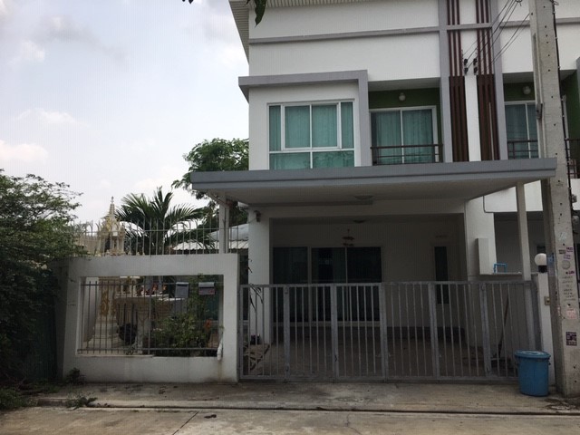 ขายทาวน์เฮาส์ - ขายทาวน์โฮม 2 ชั้น หลังมุม อยู่ใกล้เลียบทางด่วน รามอินทรา