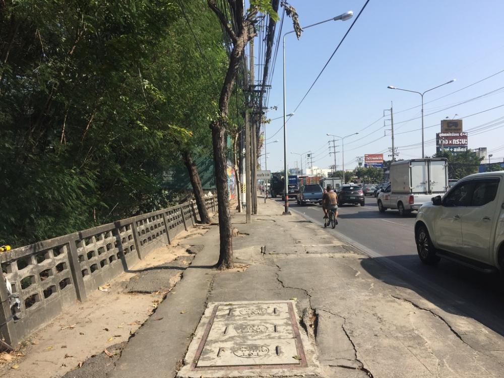 ขายที่ดิน - ขายที่ดินเปล่า ติดถนนรามอินทรากม.2ติดรถไฟฟ้า แขวงอนุสาวรีย์เขตบางเขนกรุงเทพมหานคร