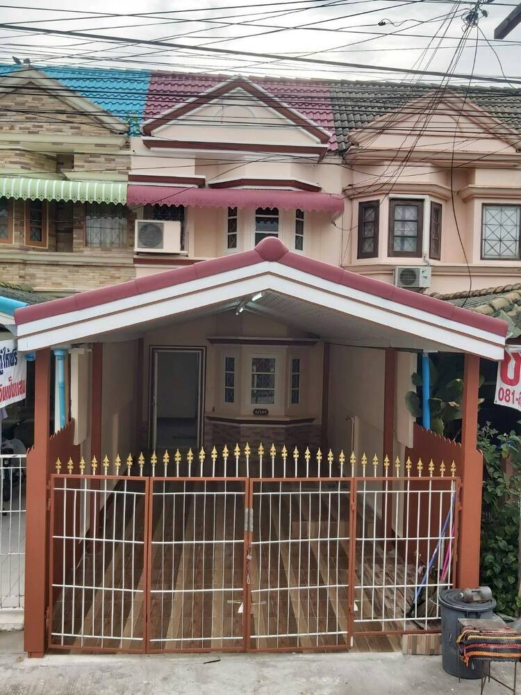 ขายทาวน์เฮาส์ - ขายด่วนทาวน์เฮ้าส์ ตกแต่งใหม่ ทำเลดี หมู่บ้านทาวน์แอนด์คันทรี หนองจอก