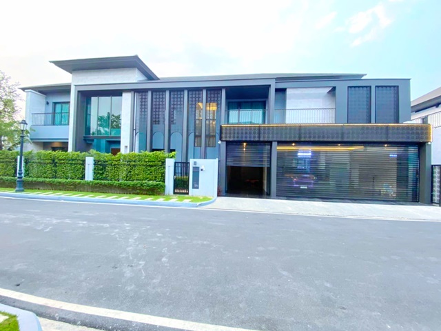 ขายบ้าน - ขายคฤหาสน์หรู 125 ตรว Fashion Island นานาชาติฮีทฟิลด์ ในโครงการ 5นอน 6น้ำ รามอินทรา เสรีไทย 18แอร์