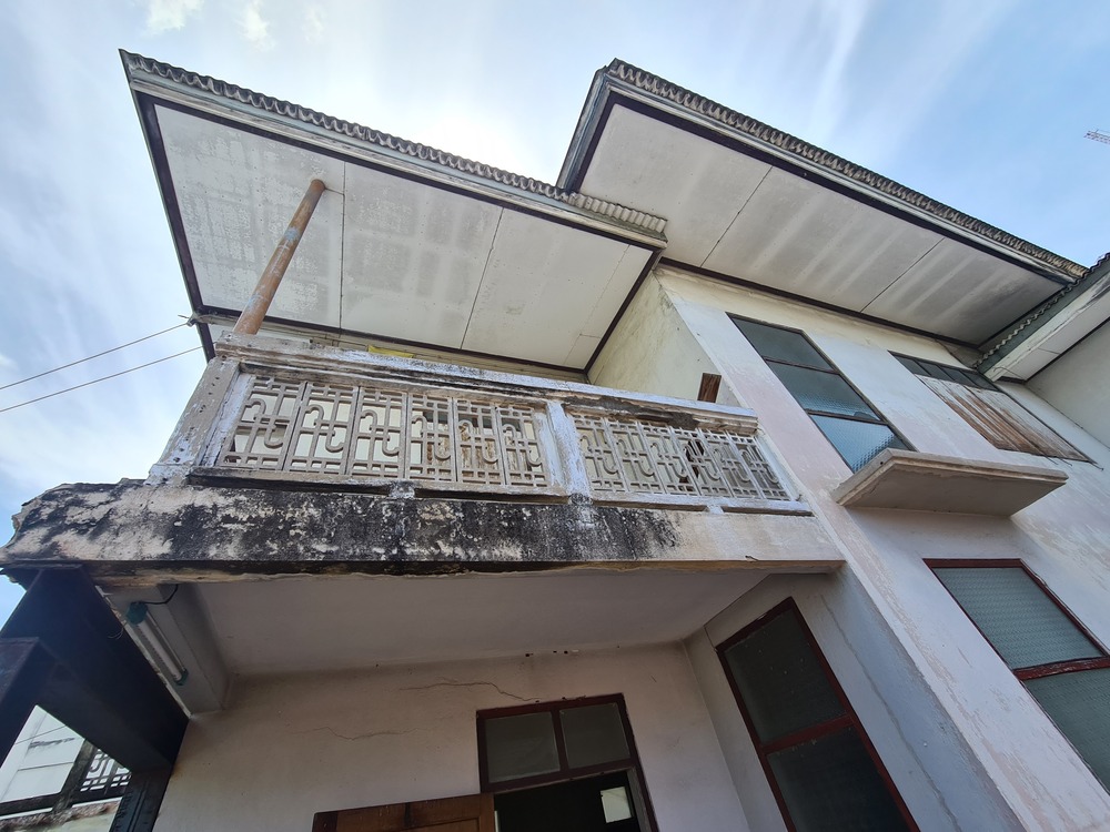 ขายบ้าน - ขายบ้านเดี่ยว2ชั้น 48 ตรว. อ.เมือง จ.ชลบุรี ซอยนพรัตน์ ถนนพระยาสัจจา ใกล้โรงพยาบาลเอกชลๅ ทำเลดี ขาย2.15ล้าน