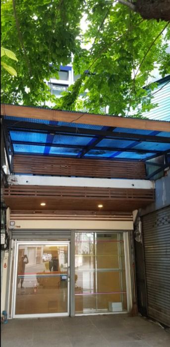 ขายอาคารพาณิชย์ / สำนักงาน - ขายตึกแถว อาคารพาณิชย์ 3 ชั้นครึ่ง ริมถนนอ่อนนุช 18-20 ขนาด 22 ตรว สวนหลวง สุขุมวิท 77