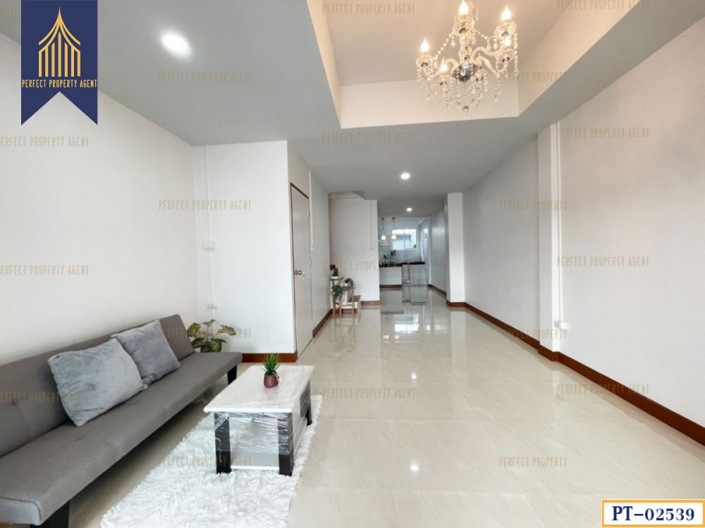 ขายทาวน์เฮาส์ - ทาวน์เฮ้าส์ สินทอง ร่มเกล้า คลอง 3 ประเวศ ลาดกระบัง กรุงเทพมหานคร