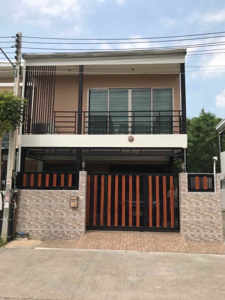 ขายทาวน์เฮาส์ - ขายทาวน์โฮม 2 ชั้น เรเนซองซ์ พัทยา น่าอยู่ ทำเลดี อำเภอบางละมุง จังหวัดชลบุรี