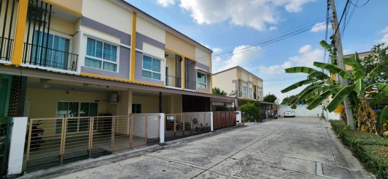 ขายทาวน์เฮาส์ - ทรัพย์ราคาถูก! ขายทาวน์เฮ้าส์ คาซ่าทาวน์ ใจกลางเมืองชลบุรี 3 ห้องนอน เนื้อที่ 19.4 ตร.วา