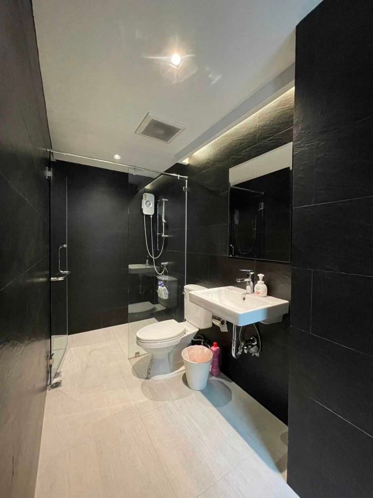 ขายทาวน์เฮาส์ - ขายด่วน- บ้านกลางเมืองศรีนครินทร์ BRITISH TOWN SRINAKARIN พร้อมอยู่ (S05-0857)