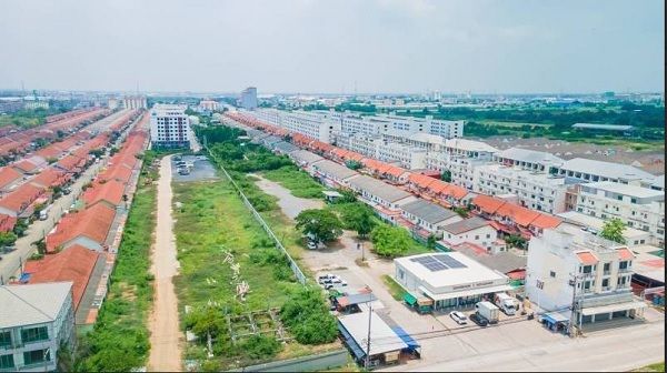 ขายที่ดิน - ขายที่ดินใกล้ตลาดไท รังสิต โรงแรมแมนฮัตตัน เนื้อที่ 5 ไร่ มีทั้งหมด 4 โฉนด ใกล้กรมที่ดินคลองหลวง เนื้อที่รวม 2,000 ตรว