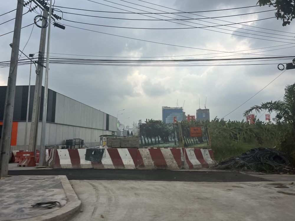 ขายที่ดิน - ขายที่ดินติดถนนใหญ่ใกล้MRT ถนนพระราม 9 เนื้อที่ 1-0-0 ไร่ ถูกมากก เหมาะทำออฟฟิศคอนโด