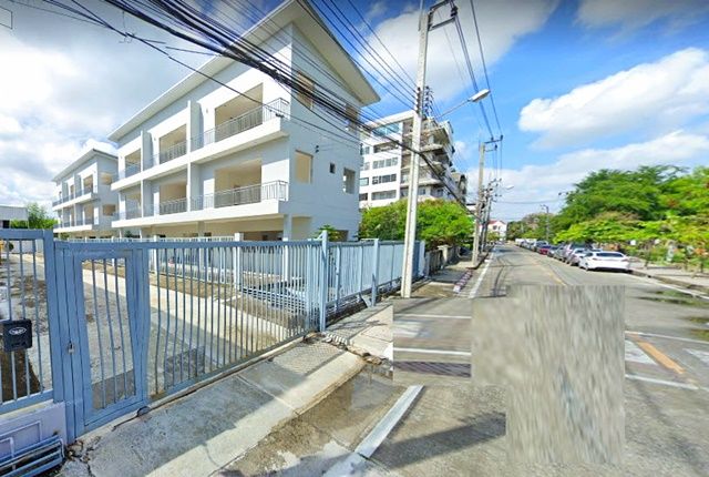 ขายทาวน์เฮาส์ - MRT ศรีอุดม ชุมชน 3000 หลังคาเรือน ขายหรือให้เช่าทาวน์โฮม 3ชั้น 4นอน 3น้ำ 2คัน 19ตรว. 225 ตรม. เฉลิมพระเกียรติ26-30 ประเวศ MEGA Bangna