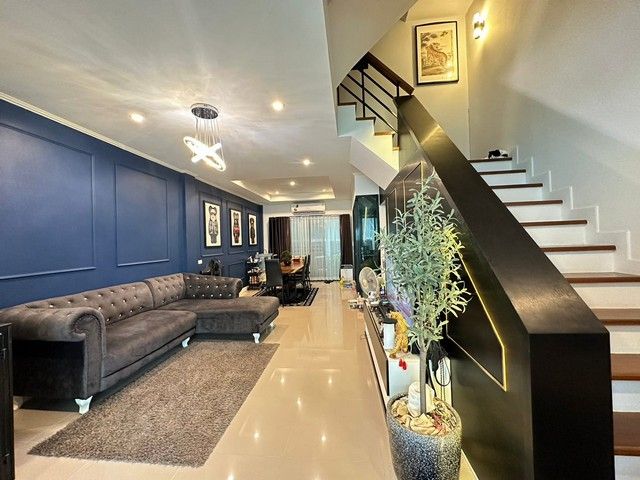 ขายทาวน์เฮาส์ - ขายทาวน์โฮม 3 ชั้น สไตล์โมเดิร์น 4 ห้องนอน โครงการศุภาลัย เอสเซ้นส์ Supalai Essence ลาดพร้าว107 บ้านใหม่สภาพมือ1 ใกล้มหาวิทยาลัย RBAC