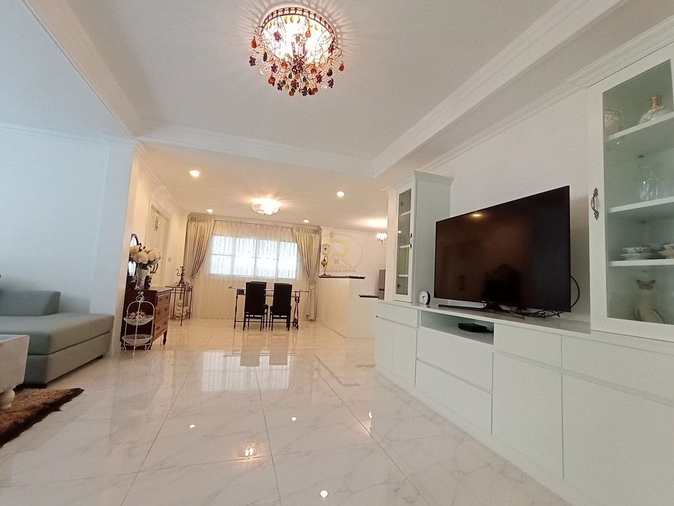 ขายบ้าน - ขายบ้านบางแสนถูกมาก หมู่บ้านสามมุขธานี บางแสน ขายบ้านเดี่ยว2 ชั้น หลังใหญ่ สวยเนี๊ยบมาก ใกล้เขาสามมุข-หาดบางแสน อ.เมืองชลบุรี จ.ชลบุรี