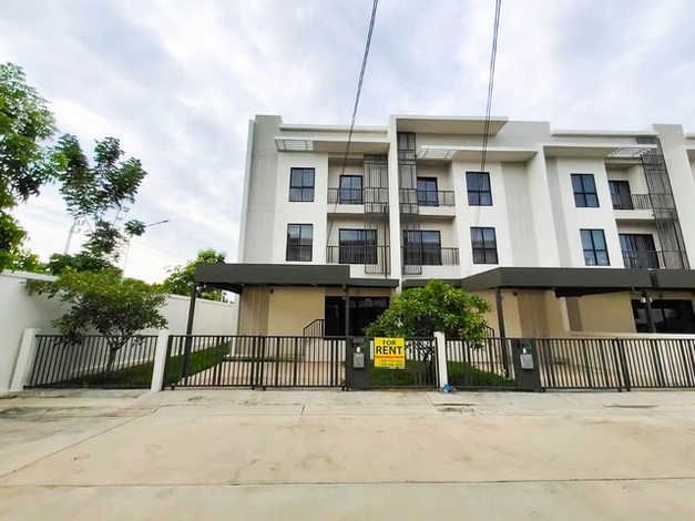 ขายทาวน์เฮาส์ - ขาย และ ให้เช่า ทาวน์โฮม 3 ชั้น โครงการ วิลลา อัลเบลโล่ พระราม 9-ศรีนครินทร์ ทำเลดี เดินทางสะดวก