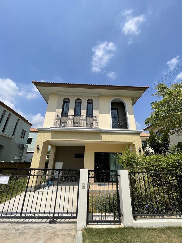 ขายบ้าน - ขายบ้านเดี่ยว 2 ชั้น 50.6 ตร.ว. หมู่บ้านเดอะริคโค้เรสซิเดนซ์ วงแหวน-จตุโชติ พร้อมเฟอร์นิเจอร์ เข้าอยู่ได้เลย