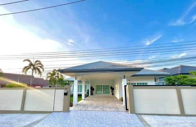 ขายบ้าน - ขายบ้านเดี่ยว 1 ชั้น พูลวิลล่า รีโนเวทใหม่ สยามคันทรีคลับ แยกมิตรกมล อำเภอ บางละมุง ชลบุรี