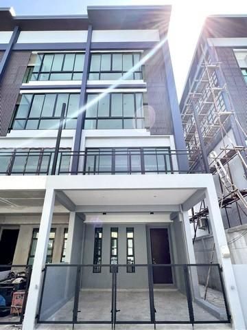 ขายทาวน์เฮาส์ - ขายทาวน์โฮม 4 ชั้น เนื้อที่ 21.5 ตารางวา 4 ห้องนอน 5 ห้องน้ำ โครงการ MetroLife ลาดพร้าว 91ใกล้เดอะมอลล์บางกะปิ