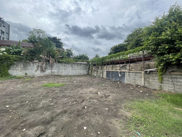 ขายที่ดิน - ขายที่ดินเปล่า แปลงสวย ในซอยสุขุมวิท 64 !