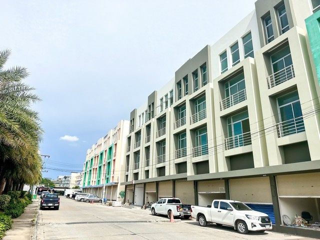 ขายอาคารพาณิชย์ / สำนักงาน - ขายอาคารพาณิชย์ 4 ชั้นครึ่ง พัทยาใต้ ทำเลดี ใกล้หาดจอมเทียน 3 กม. รับส่วนลด 250,000 บาท