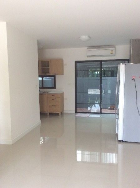 ขายทาวน์เฮาส์ - ขายทาวน์โฮม3ชั้น ทาวน์อเวนิว พระราม2 ซอย30 สภาพใหม่ หันทิศใต้ ไม่มีบ้านตรงข้าม