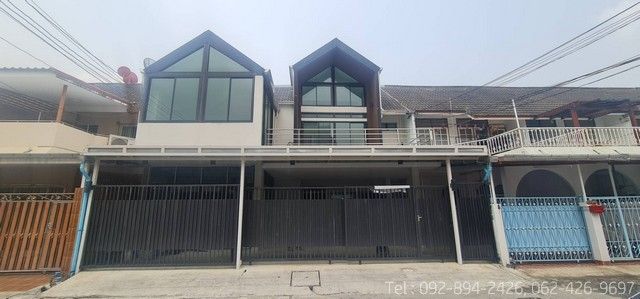 ขายทาวน์เฮาส์ - ทาวน์โฮม 3 ชั้น 2 คูหา ตีทะลุ จรัญ 25 ใจกลางเมือง 3 นอน ห้องใหญ่มาก 65 ตรว ใจกลางเมือง