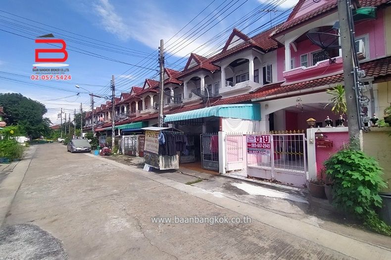 ขายทาวน์เฮาส์ - ทาวน์เฮาส์ หมู่บ้าน ช.รุ่งเรือง 6 เนื้อที่ 20 ตรว. ถนนบางกรวย-ไทรน้อย อ.บางบัวทอง จ.นนทบุรี