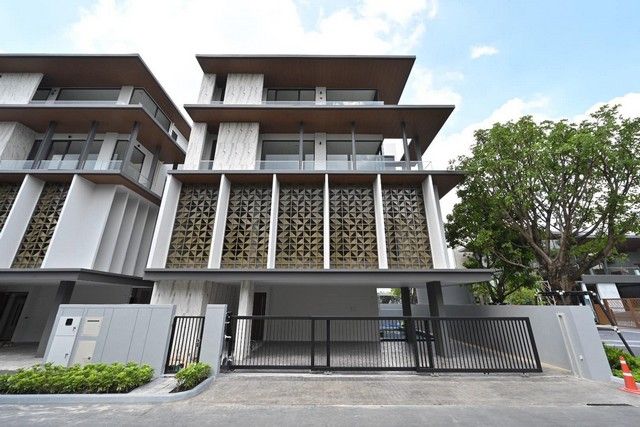 ขายบ้าน - ขายบ้านเดี่ยว Luxury Pool Villa 3.5 ชั้นหลังมุม อาร์เทล อโศก-พระราม 9 พร้อมลิฟต์ และสระว่ายน้ำ ** ตำแหน่งดีที่สุด ถูกกว่าโครงการมาก