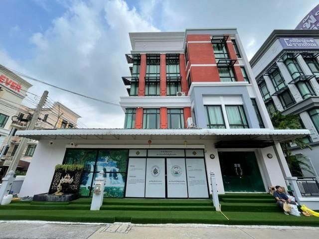 ให้เช่าบ้าน - ให้เช่าสำนักงาน เนื้อที่ 600 ตรม. 4 ชั้น ถนนบางนา-ตราด กม. 3 ตรงข้ามโรงพยาบาลไทยนครินทร์ โครงการบ้านกลางกรุง Office Park ริมถนนใหญ่