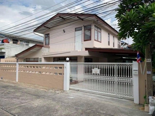 ขายบ้าน - ขายด่วน บ้านเดี่ยว 2 ชั้น บ้านนครหลวงนิเวศน์ แขวงลาดพร้าว เขตลาดพร้าว กรุงเทพ