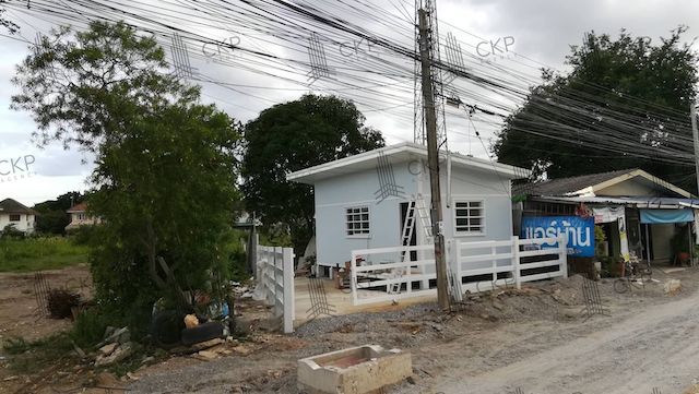 ขายที่ดิน - ขาย ที่ดินเปล่าพร้อมบ้านเล็ก 1 หลัง ทำเลดี ใกล้ถนนใหญ่หลายเส้น ใกล้หน่วยงานราชการ ใกล้ห้างสรรพสินค้า ต.ลำโพ อ.บางบัวทอง นนทบุรี