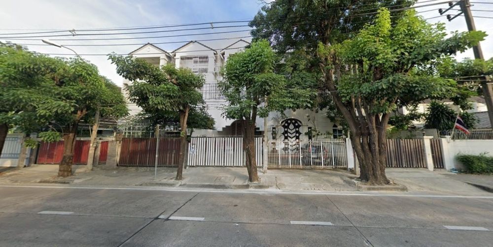 ขายทาวน์เฮาส์ - ขายทาวน์โฮม 3 ชั้น ติดถนนใหญ่ ใกล้โรงพยาบาลวชิรพยาบาล !