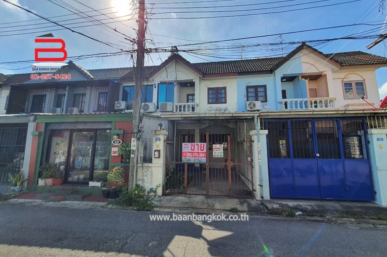ขายทาวน์เฮาส์ - ทาวน์เฮาส์ ซอยลาดพร้าว 110 เนื้อที่ 22 ตรว. ถนนลาดพร้าว เขตบางกะปิ