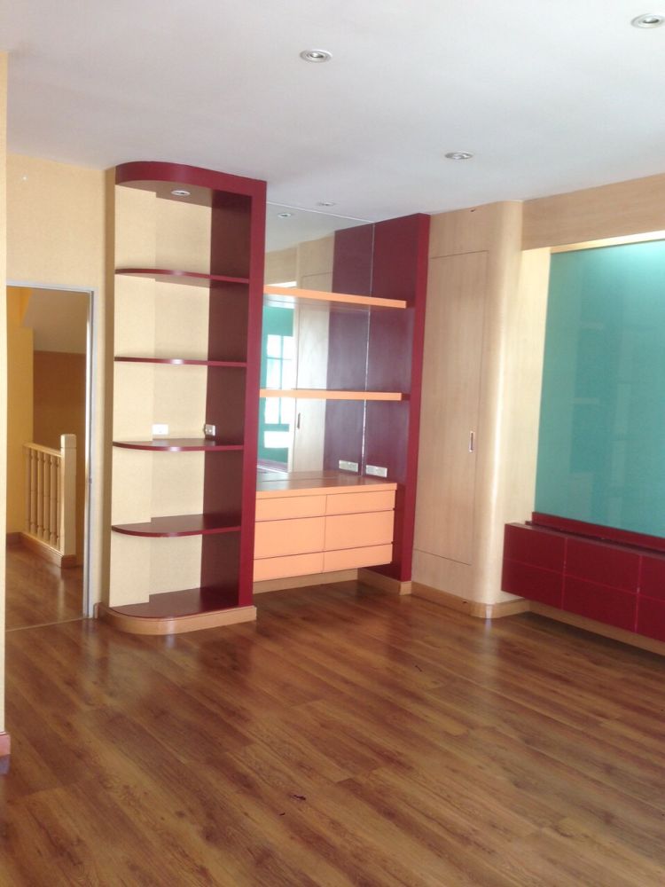 ขายทาวน์เฮาส์ - ขายพร้อมผู้เช่า บ้านกลางเมือง พระราม9-ลาดพร้าว 4 ชั้น 4 นอน 6 น้ำ