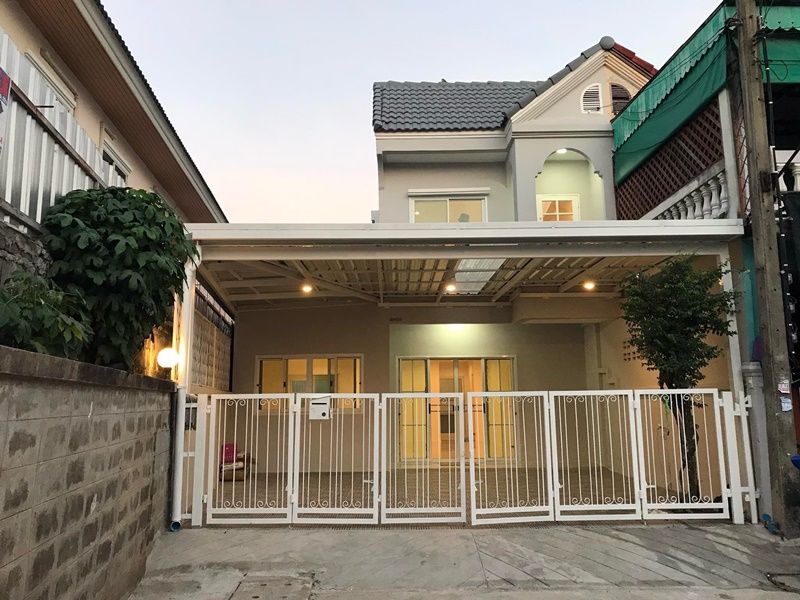 ขายทาวน์เฮาส์ - ขายทาวน์เฮ้าส์หลังริม ม.หงส์ประยูร ซ.1/25 บางกรวย-ไทรน้อย หลังเซ็นทรัลเวสต์เกต mrt แยกบางพลู