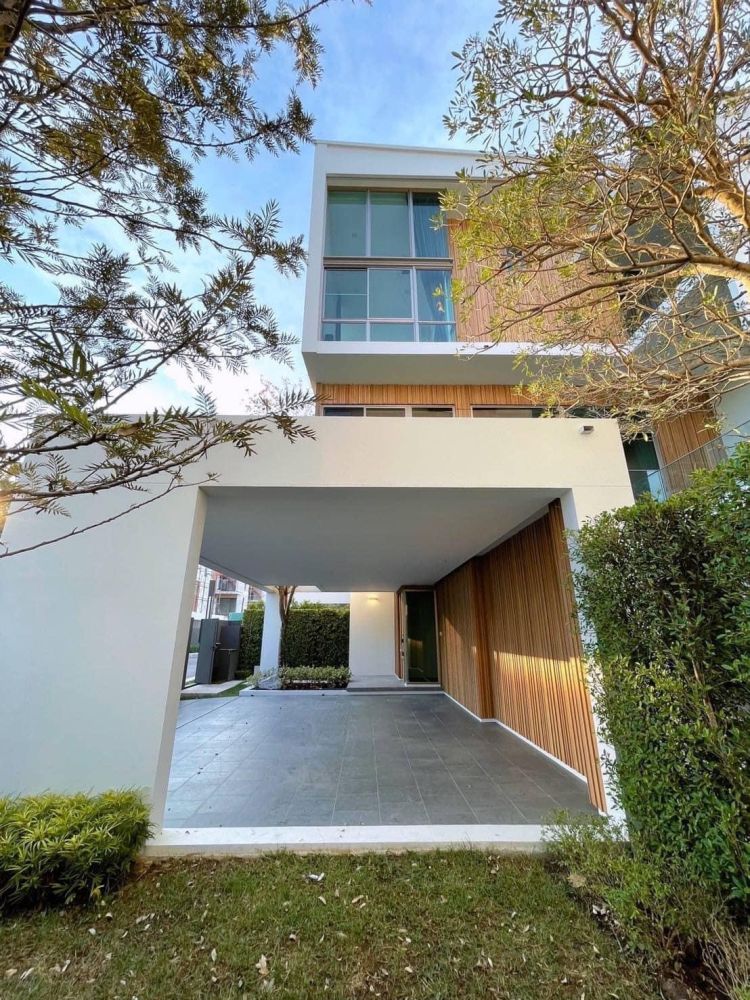 ให้เช่าบ้าน - ให้เช่าหมู่บ้าน VIVE พระราม 9 บ้านเดี่ยว 3 ชั้น ด้านหน้าเป็นบ่อน้ำ ด้านหลังวิวสนามกอล์ฟ อยู่ใกล้ Club