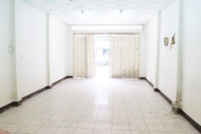 ขายทาวน์เฮาส์ - ขายทาวน์เฮ้าส์ 2 ชั้น หมู่บ้านอินทราวิลล่า 2 นอน 2 น้ำ ติดถนนกัลปพฤกษ์ ใกล้บิ๊กซี กัลปพฤกษ์ และ ใกล้รถไฟฟ้า BTS วุฒากาศ