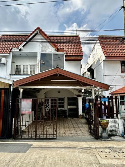 ขายทาวน์เฮาส์ - ขายบ้านแฝด หมู่บ้านฉัตรหลวง ถ.ราษฎร์อุทิศ 54 พื้นที่ 23 ตรว. ต่อเติมครัวด้านหลังและที่จอดรถด้านหน้า ปูกระเบื้องเรียบร้อย