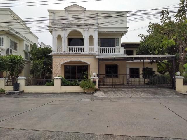 ขายบ้าน - ขายบ้านเดี่ยว 2 ชั้น หลังมุม หมู่บ้านสวนหลวงวิลล์ 1 ถนนเฉลิมพระเกียรติ ร.9 ซอย28 ขนาด 91 ตรว พื้นที่ใช้สอย 270 ตรม. 3 ห้องนอน