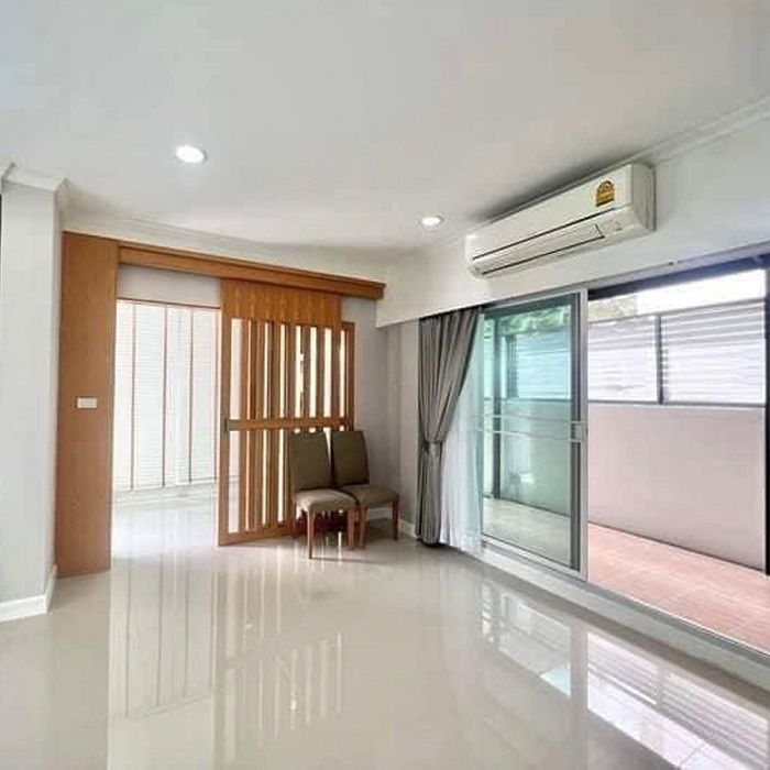 ขายบ้าน - ขายบ้านเดี่ยว52.3ตรว. ม.ไลฟ์บางกอกบูเลอวาร์ด รามอินทรา แต่งสวยเฟอร์บิ้วท์ ฟรีโอน