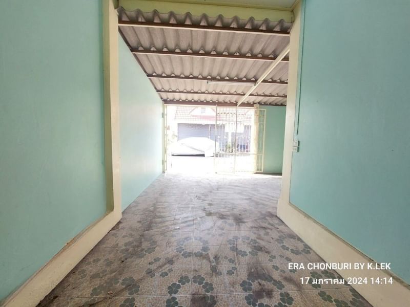 ขายทาวน์เฮาส์ - ขายด่วน ทาวน์เฮ้าส์หลังมุม พร้อมอยู่ เนื้อที่ 22 ตรว. พิกัด หมู่บ้าน คริสตัล บ้านบึง-หนองแก