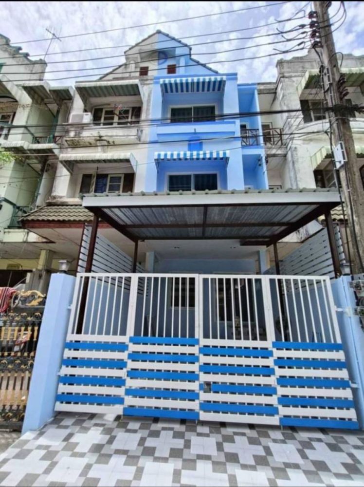 ขายทาวน์เฮาส์ - ขายทาวน์โฮม 3 ชั้น หมู่บ้านลัลลี่ วิลล์ ซอยศรีด่าน 22 พร้อมเข้าอยู่