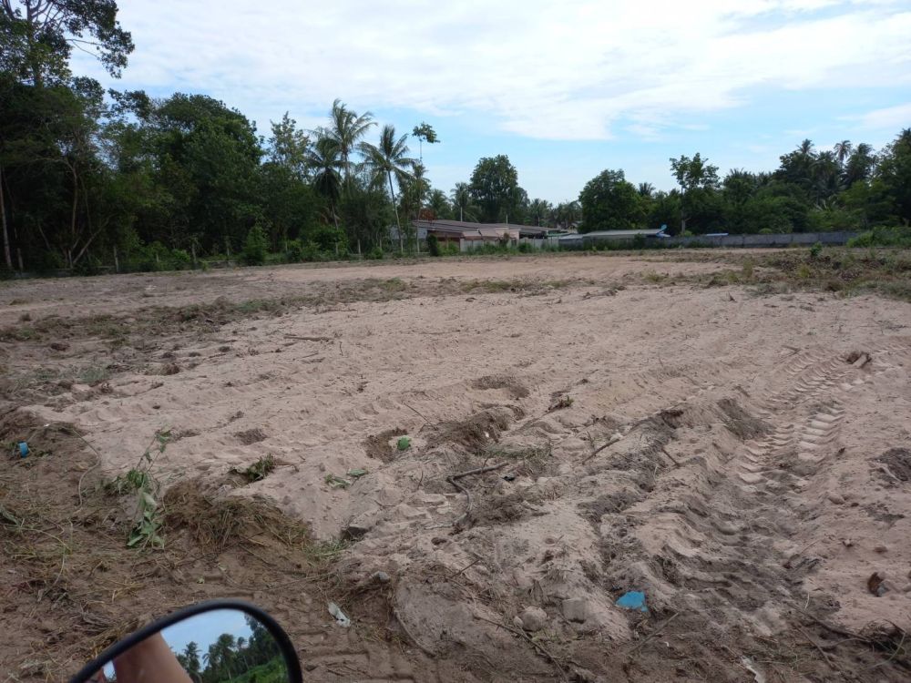 ขายที่ดิน - ขายที่ดิน 4 ไร่ โรงโป๊ะ (ซอยข้างอนามัยตะเคียนเตี้ย) อ.บางละมุง