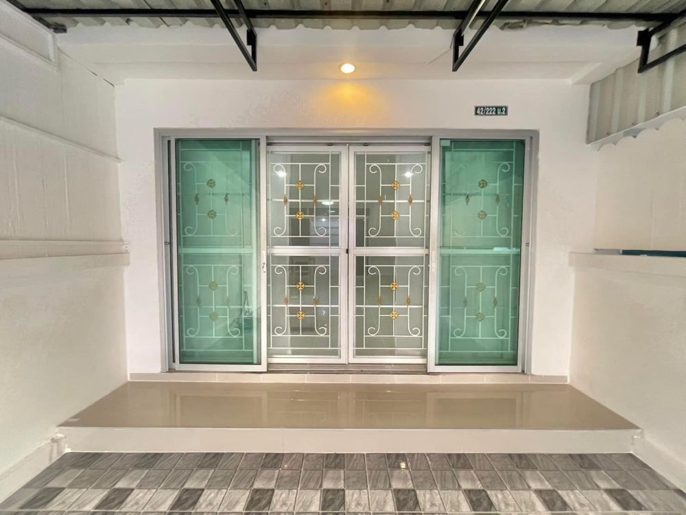 ขายบ้าน - ทาวน์เฮาส์ 2 ชั้น เนื้อที่ 18 ตารางวา รีโนเวทใหม่ พร้อมเฟอร์นิเจอร์