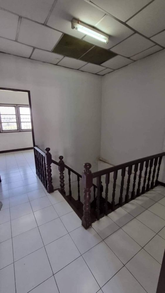 ขายทาวน์เฮาส์ - ขายบ้าน 3 ชั้น หมู่บ้านพรทวีวัฒน์ คลองหลวง-ปทุมธานี